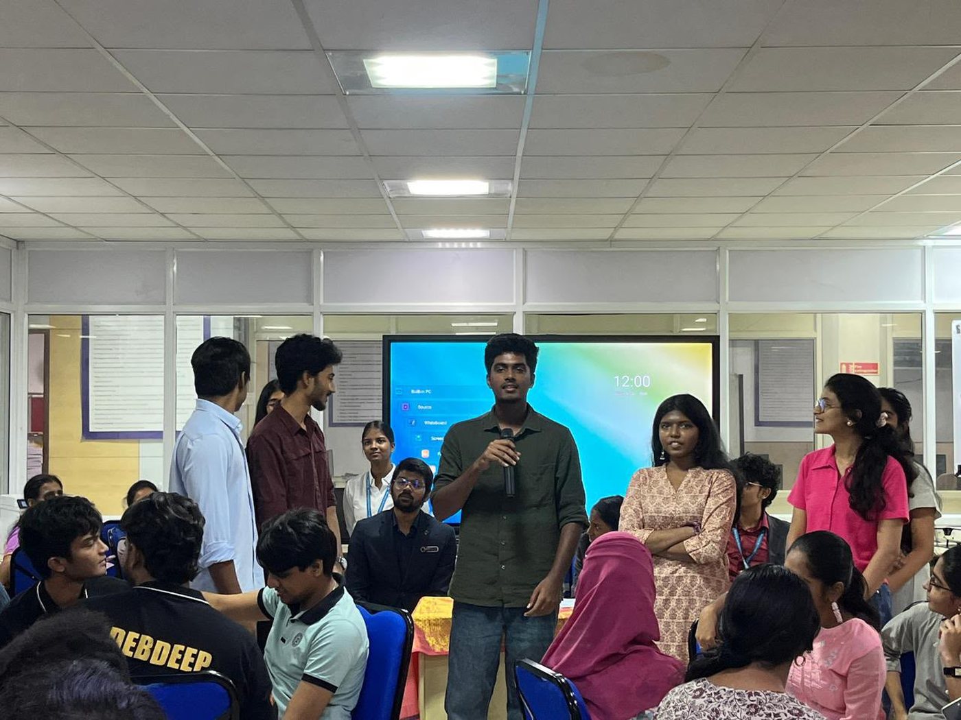 A team pitching during InnoVenture