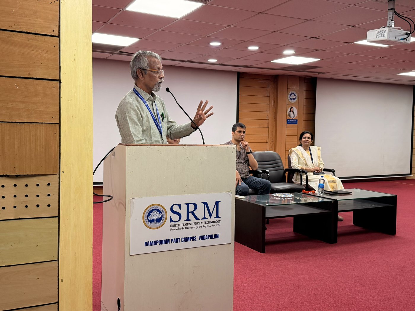 Dean FET, Dr. CV Jayakumar Sir, addressing the guest and students